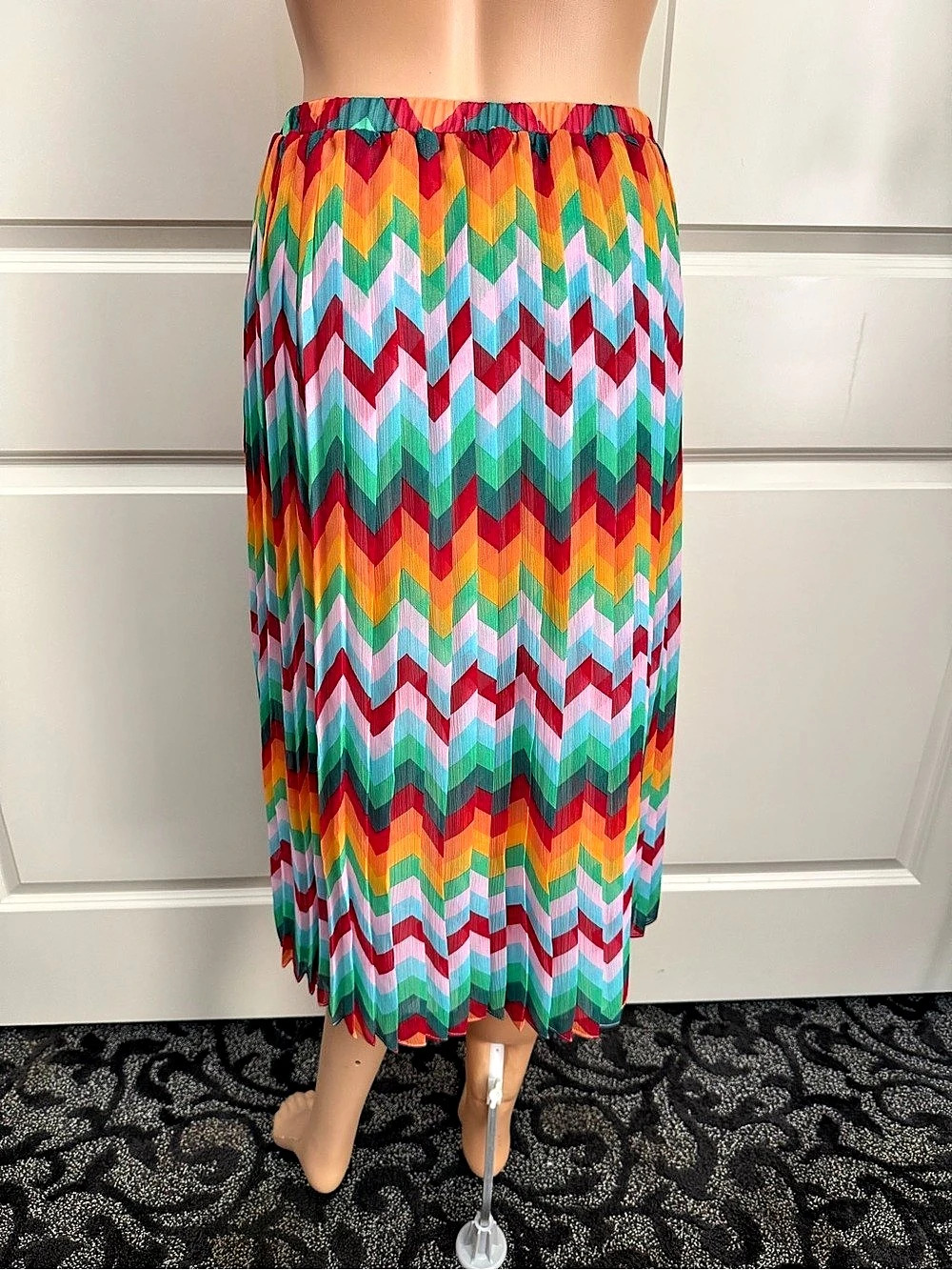 New Romeo & Juliet Multicolor Geometric Midi Skirt - Picture 8 of 9